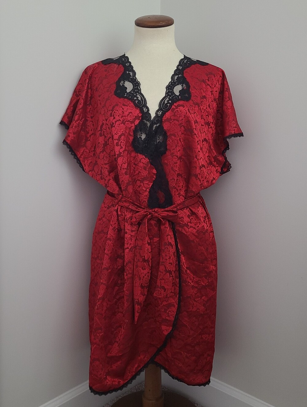 Indulgence Vintage Robe Women's Size L Satin Floral Jacquard Lace Trim Short USA